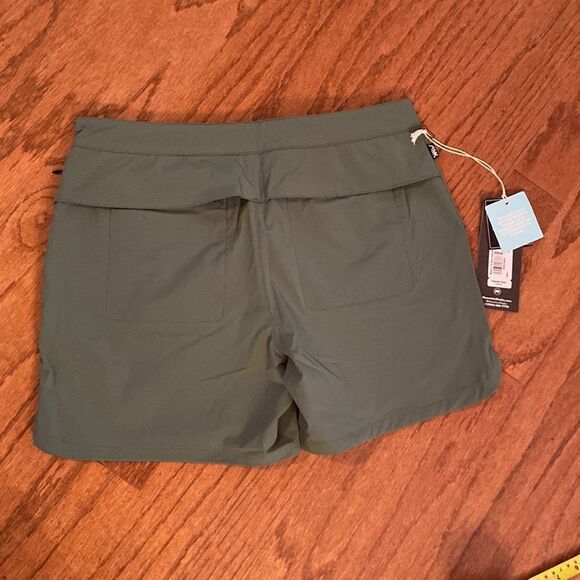 NWT Mountain Khakis green shorts 10 - water repellent, classic fit - Picture 11 of 13